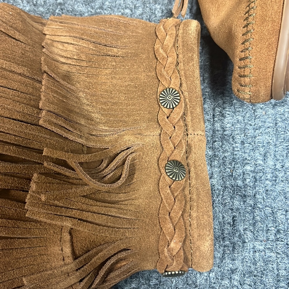 Minnetonka Women’s 5 Layered Fringe Brown Leather Boot (3165) - Picture 4 of 11